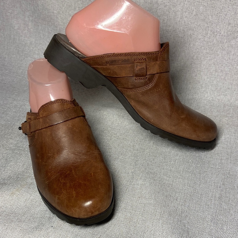 Teva Brown Leather Footwear. Size 8